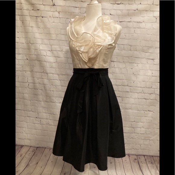 White & Black Market Ruffled Collar Dress: Size 2 - Picture 2 of 12